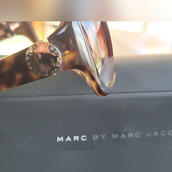 Sunglasses - Picture 15 of 16